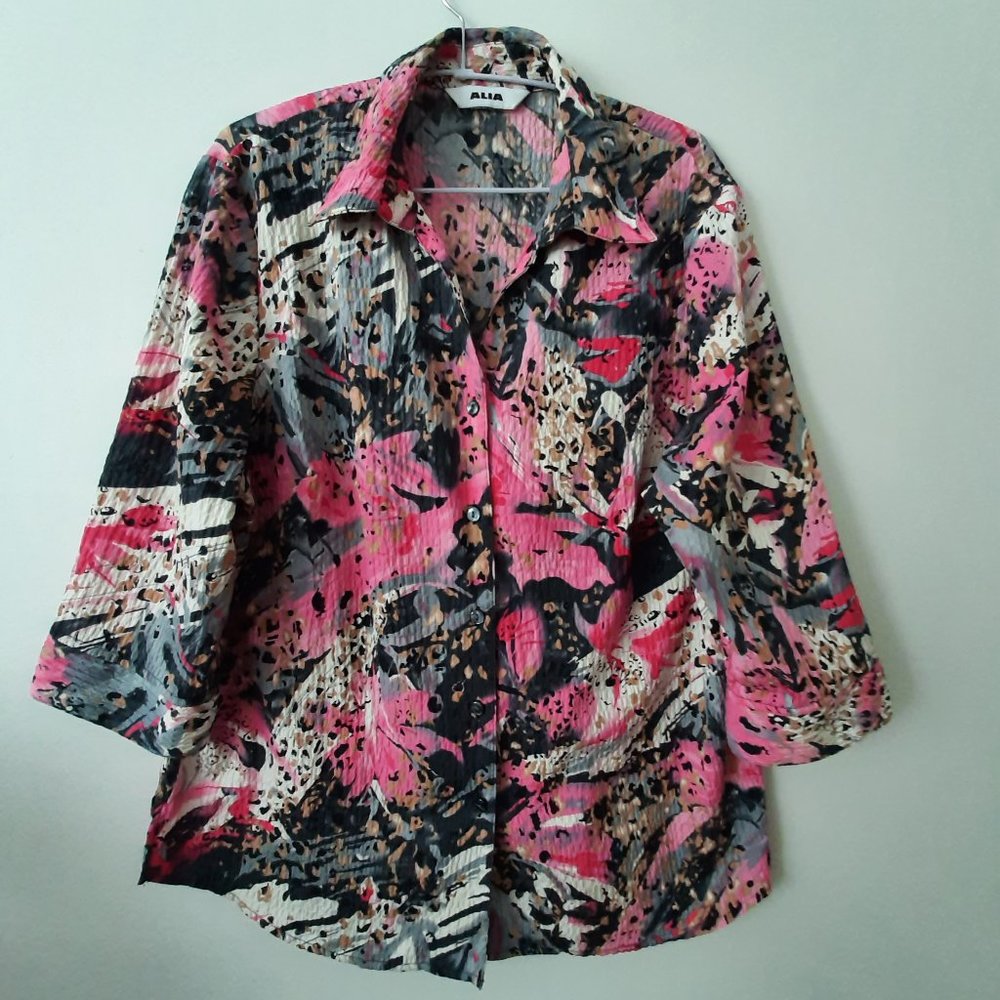 Alia blouse Large.loose fit..3/4 sleeve.  Multi color.